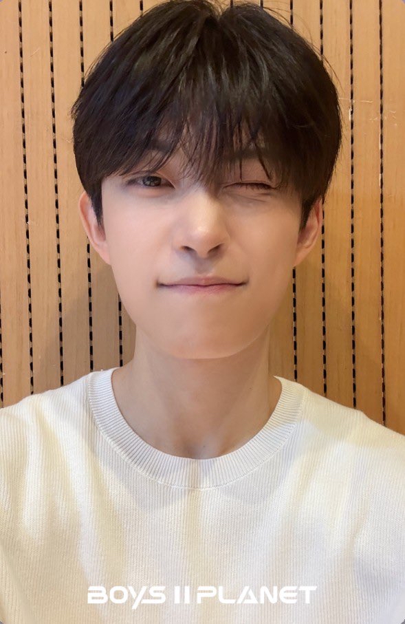 Behind-the-scenes cut of Kim Geonwoo (ALPHA DRIVE ONE)