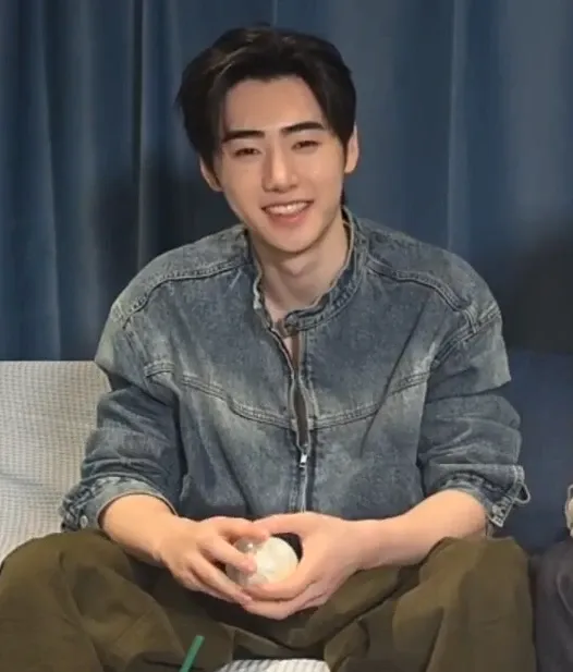 Foto terbaru Sunghoon (ENHYPEN)