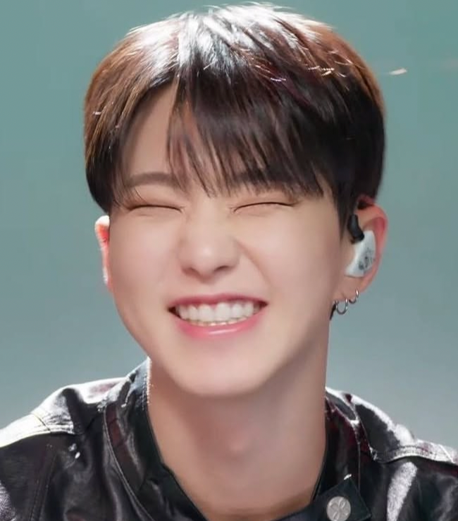 Foto aktivitas terbaru Hoshi (SEVENTEEN)