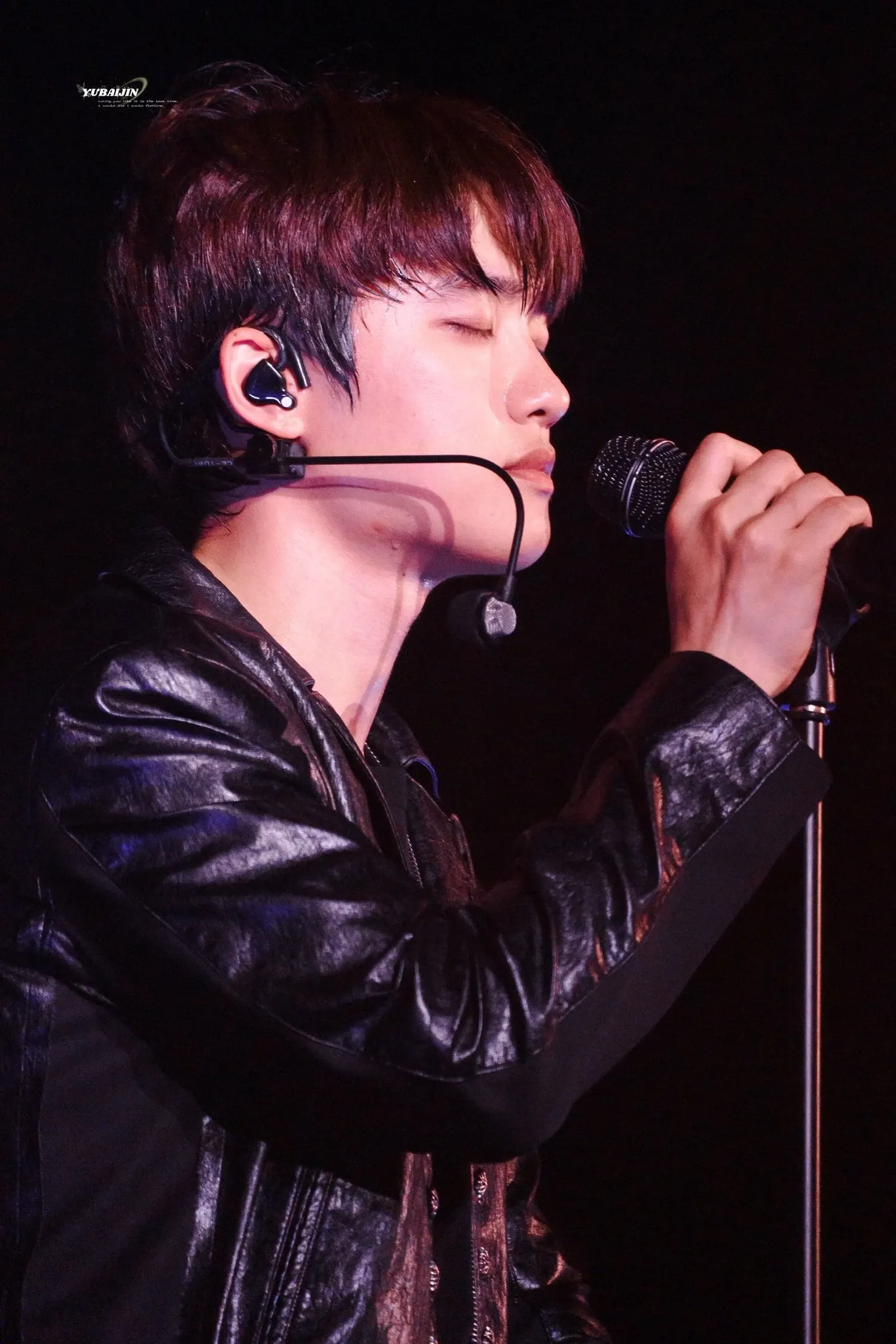 Momen yang diabadikan oleh penggemar D.O. (EXO)