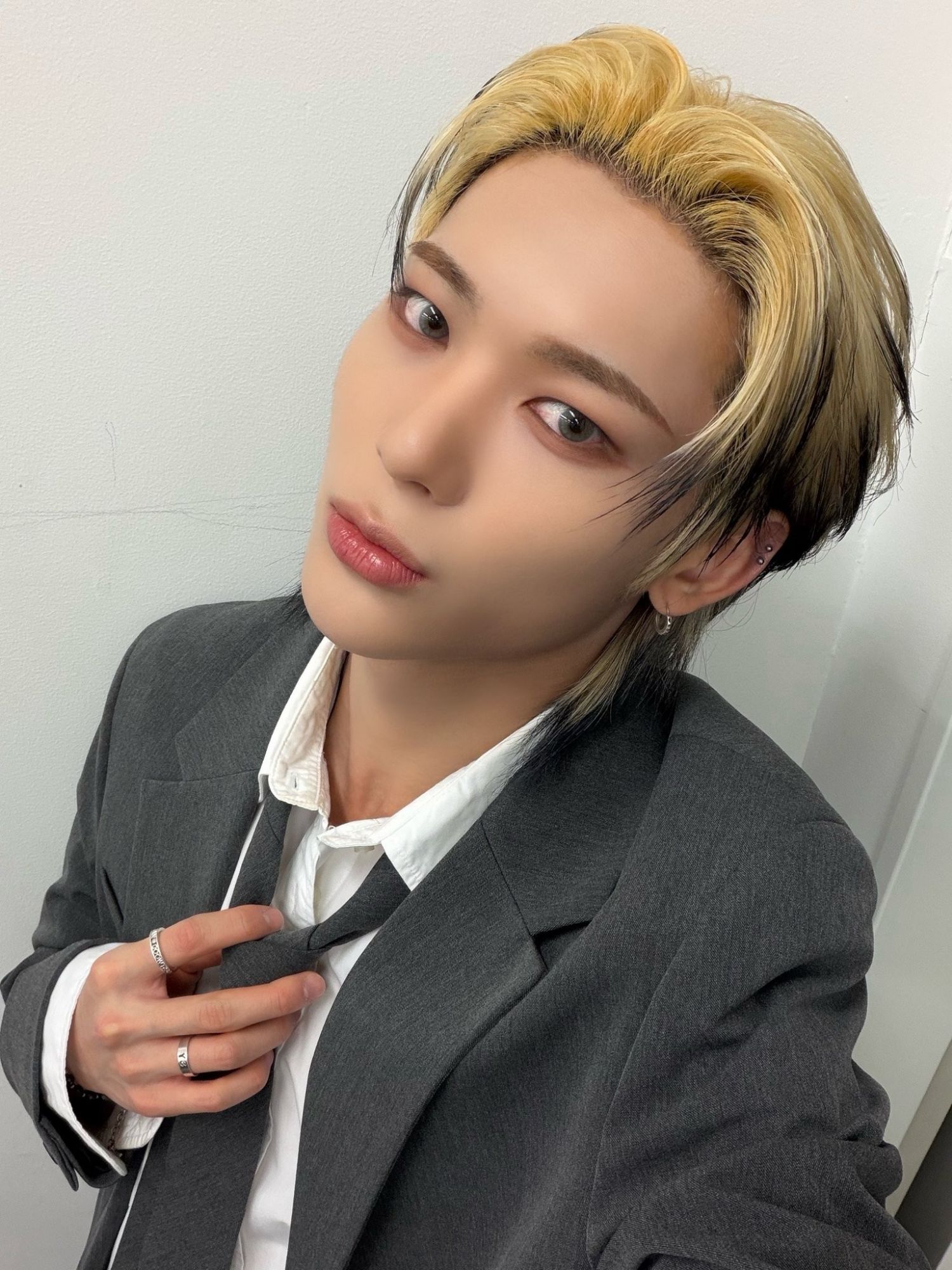 Behind-the-scenes cut of Siyun (NOWZ)