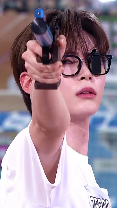 The most beloved wallpaper among Sung Hanbin (ZEROBASEONE)'s fans