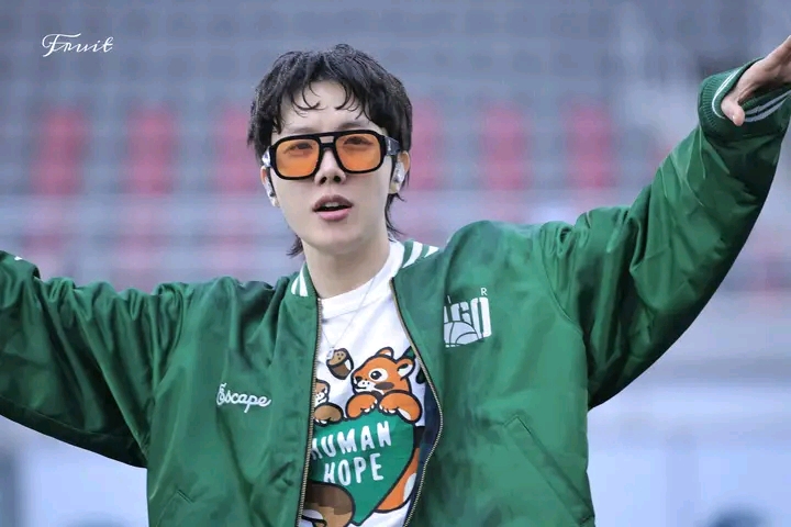 Momen yang diabadikan oleh penggemar Jungkook (BTS)