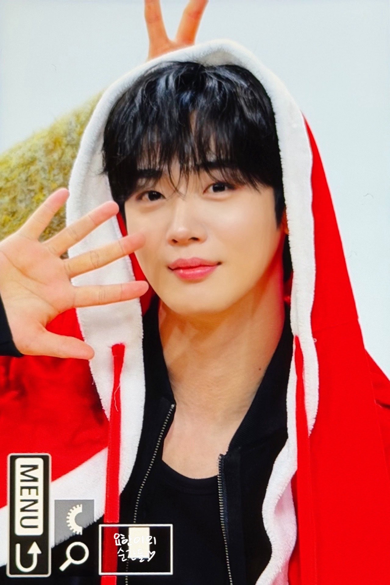 A moment captured by Kim Yohan (WEi)'s fan