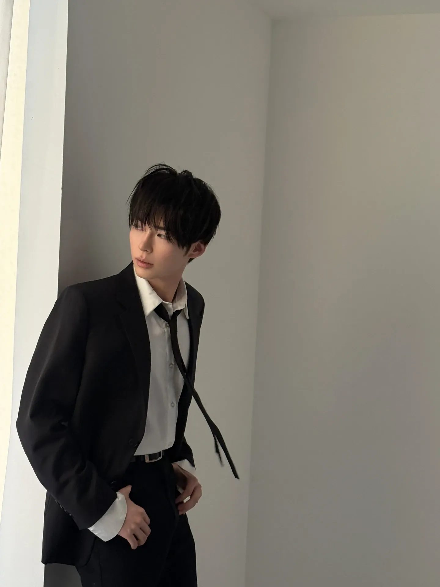 Recent activity shot of Sung Hanbin (ZEROBASEONE)