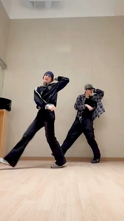 Behind-the-scenes cut of VERIVERY