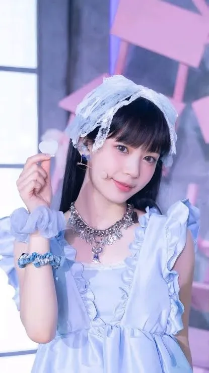Foto aktivitas terbaru Moka (ILLIT)