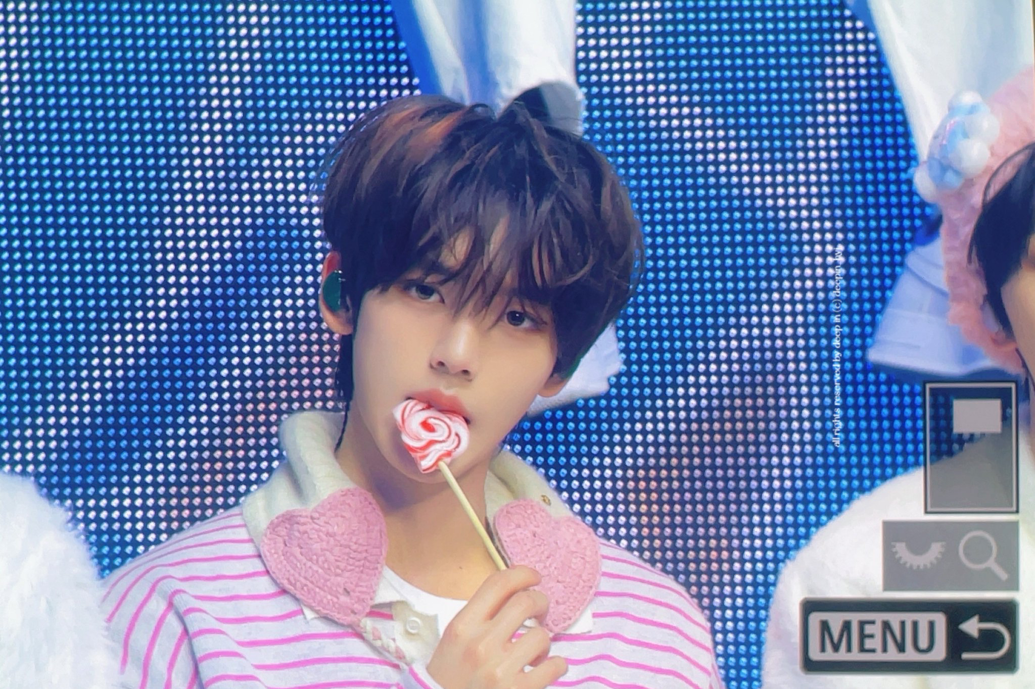 Behind-the-scenes cut of Han Yujin