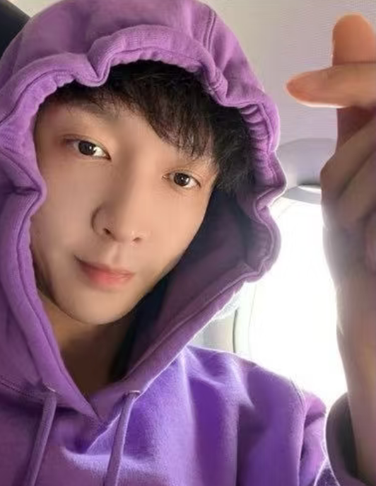 Recent activity shot of Lay (EXO)