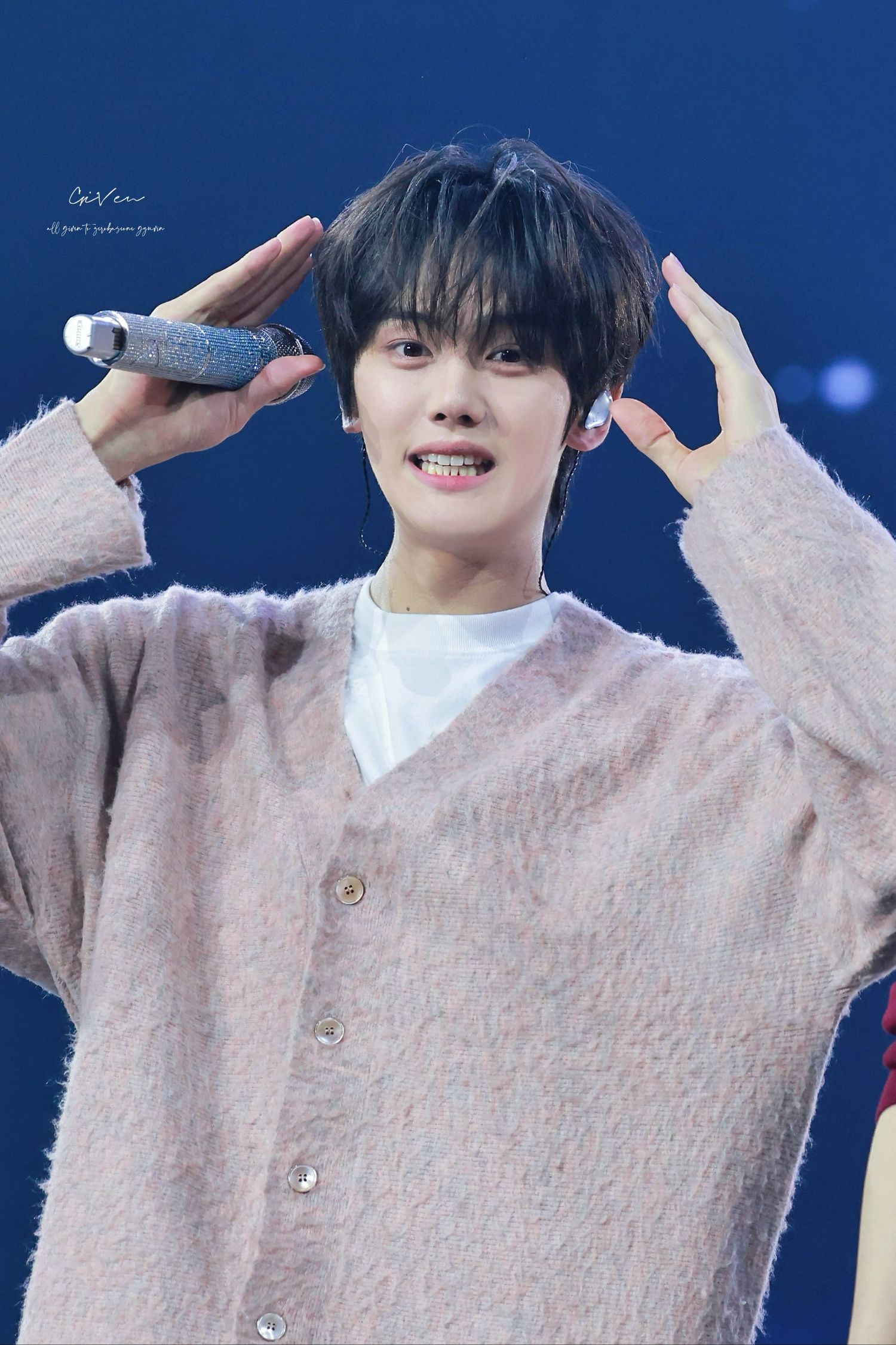 Recent activity shot of Kim Gyuvin (ZEROBASEONE)