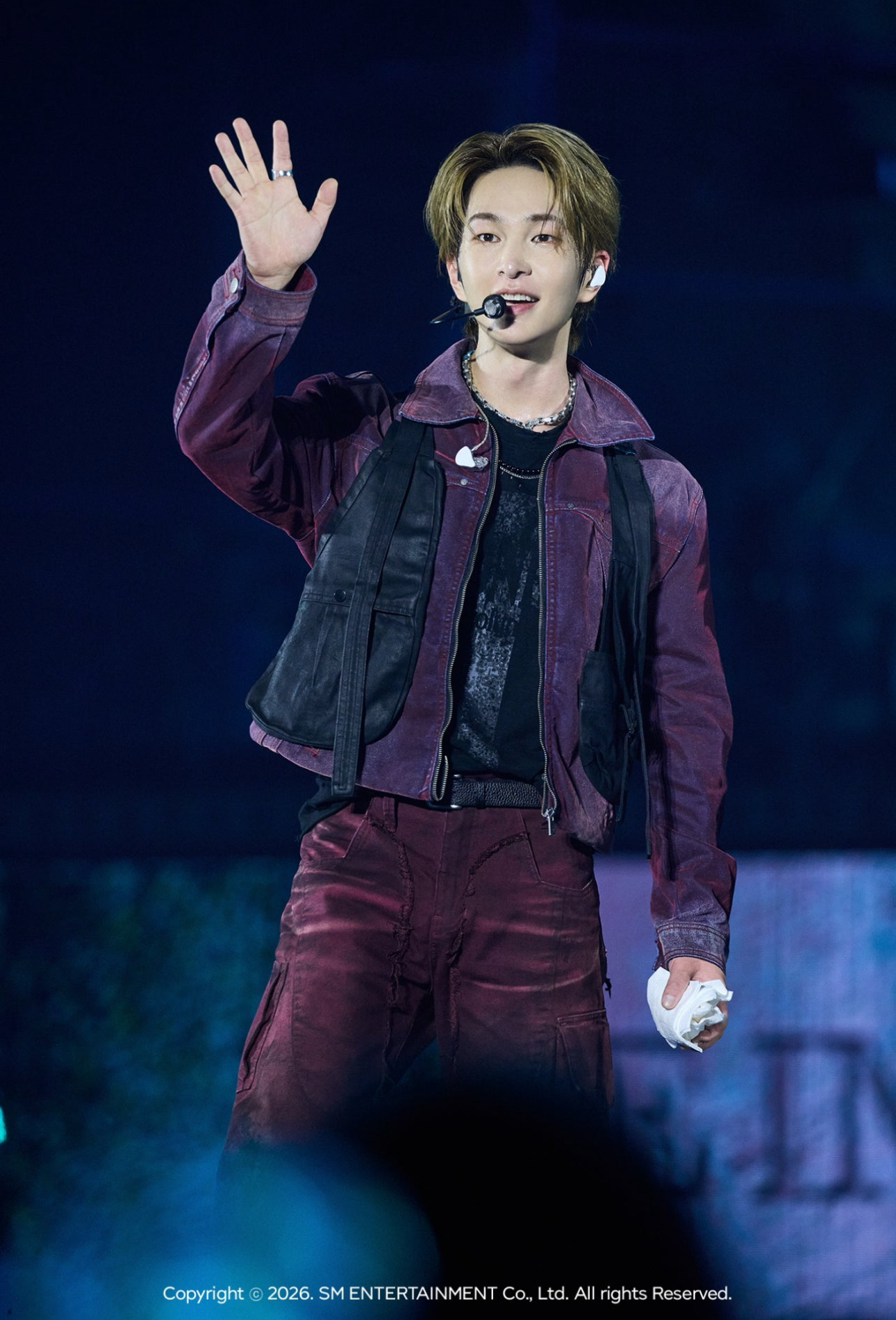 Behind-the-scenes cut of Onew (SHINee)