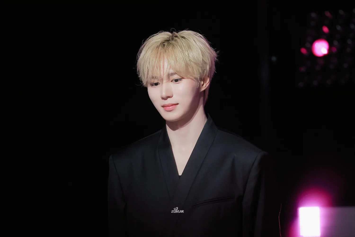 Behind-the-scenes cut of Kim Junseo (ALPHA DRIVE ONE)