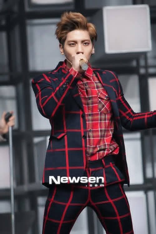 A moment captured by Jonghyun (SHINee)'s fan