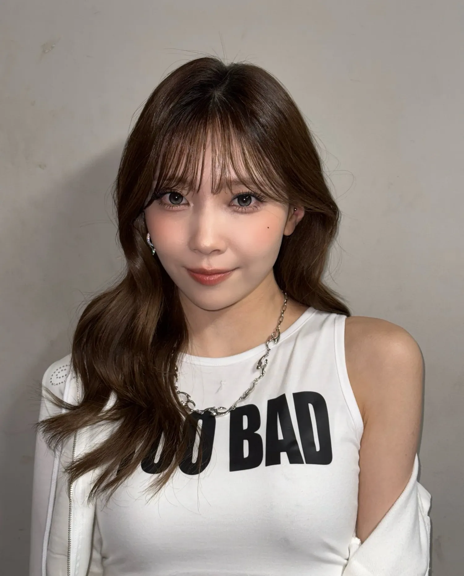 Behind-the-scenes cut of Mayuka (NiziU)