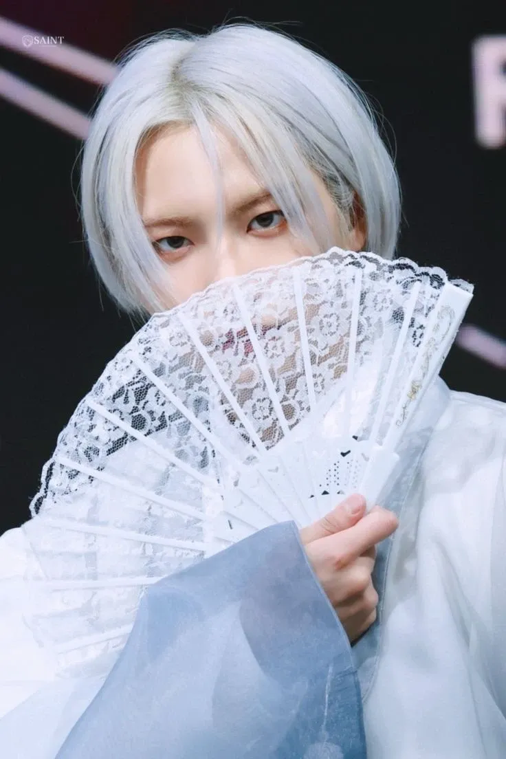 에이티즈의 비하인드 컷