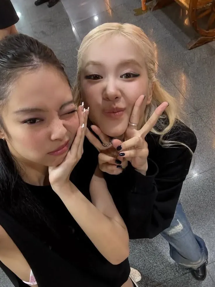 로제 (BLACKPINK)의 비하인드 컷