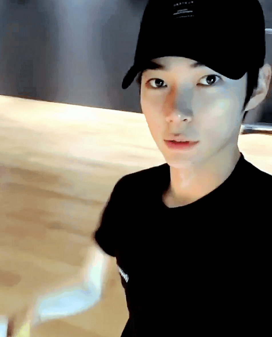 Latest photo of Sung Hanbin (ZEROBASEONE)