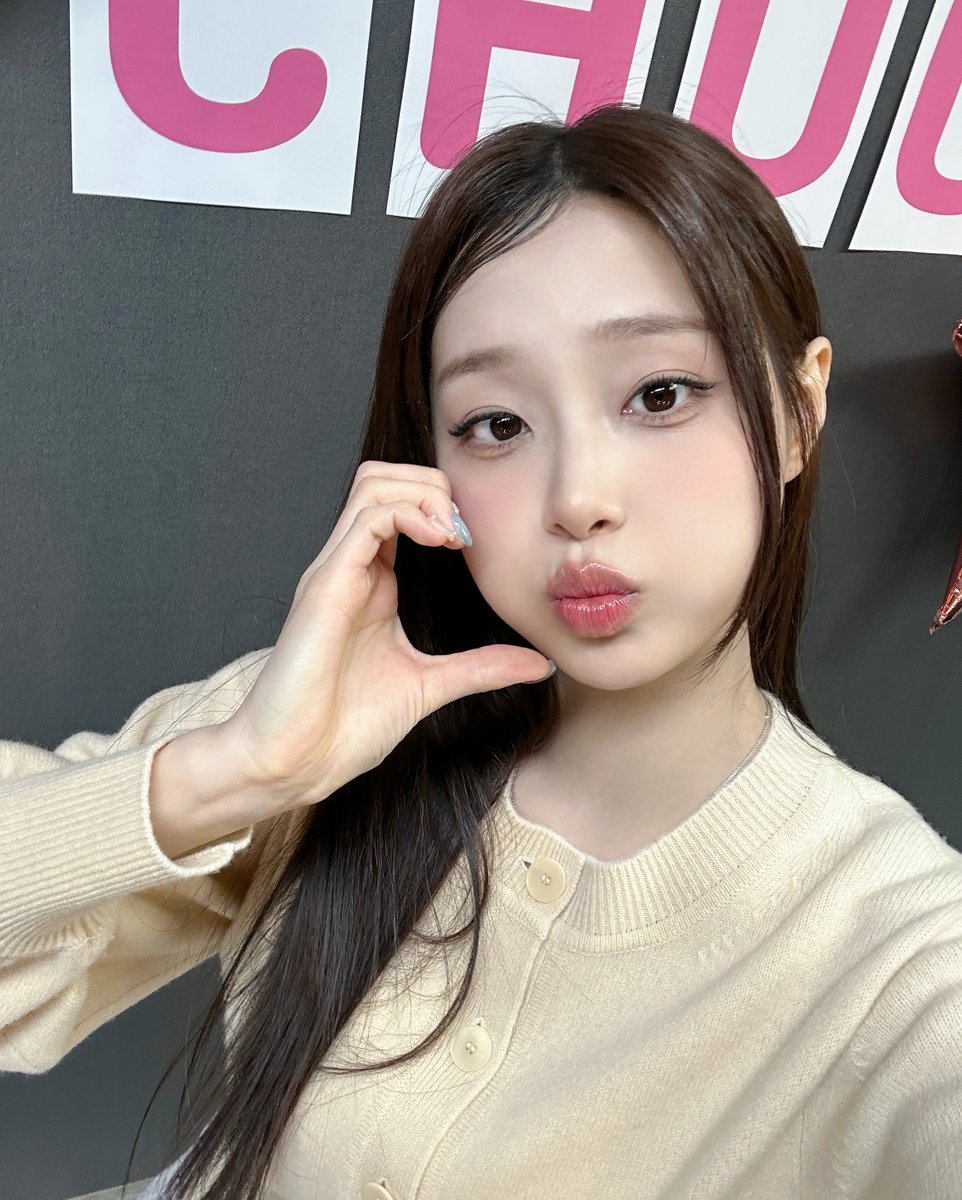 A moment captured by Chuu's fan