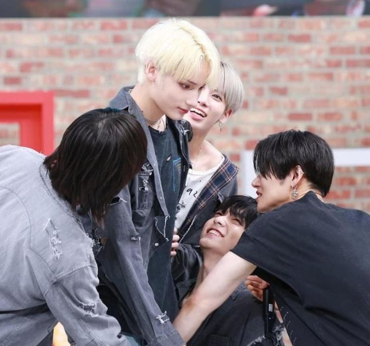 Potret di balik layar TOMORROW X TOGETHER