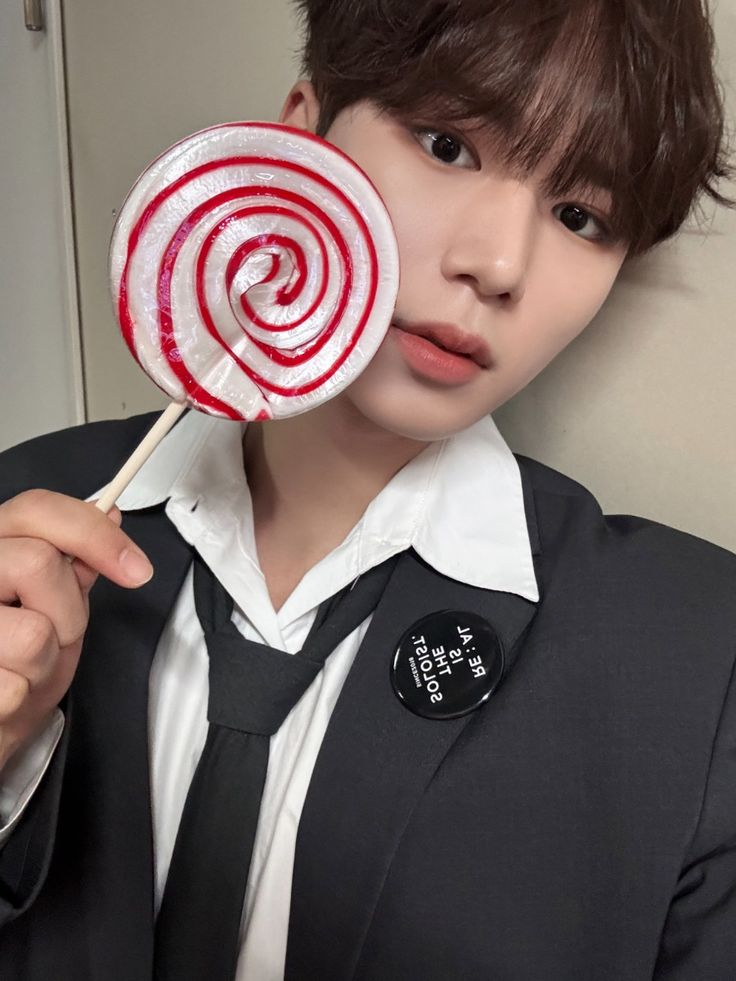 Behind-the-scenes cut of Kim Junseo (ALPHA DRIVE ONE)