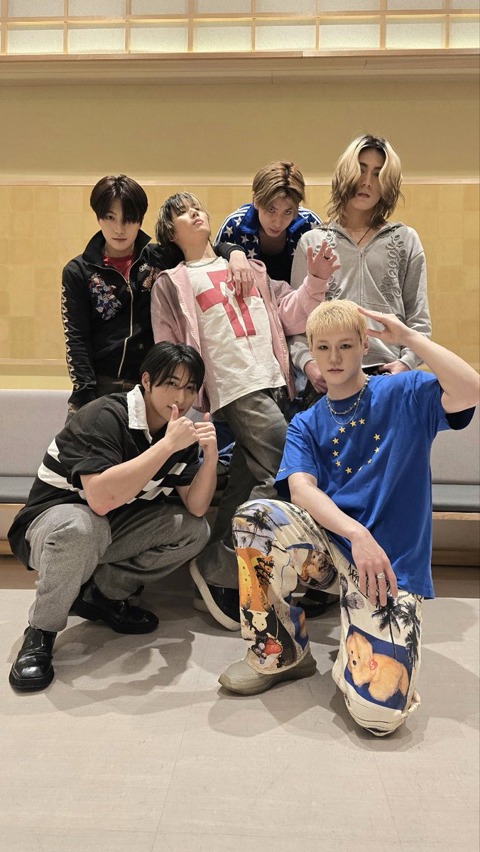 Behind-the-scenes cut of JUST B