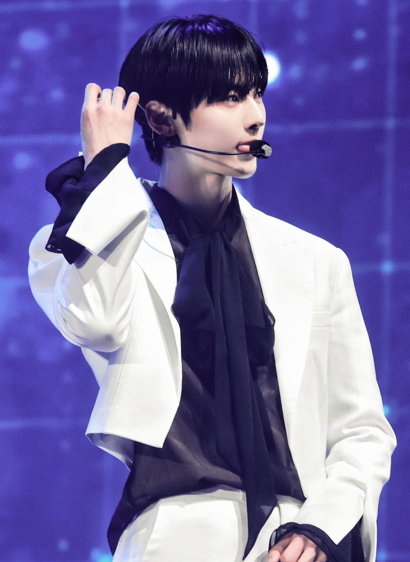 A moment captured by Hwang Minhyun's fan