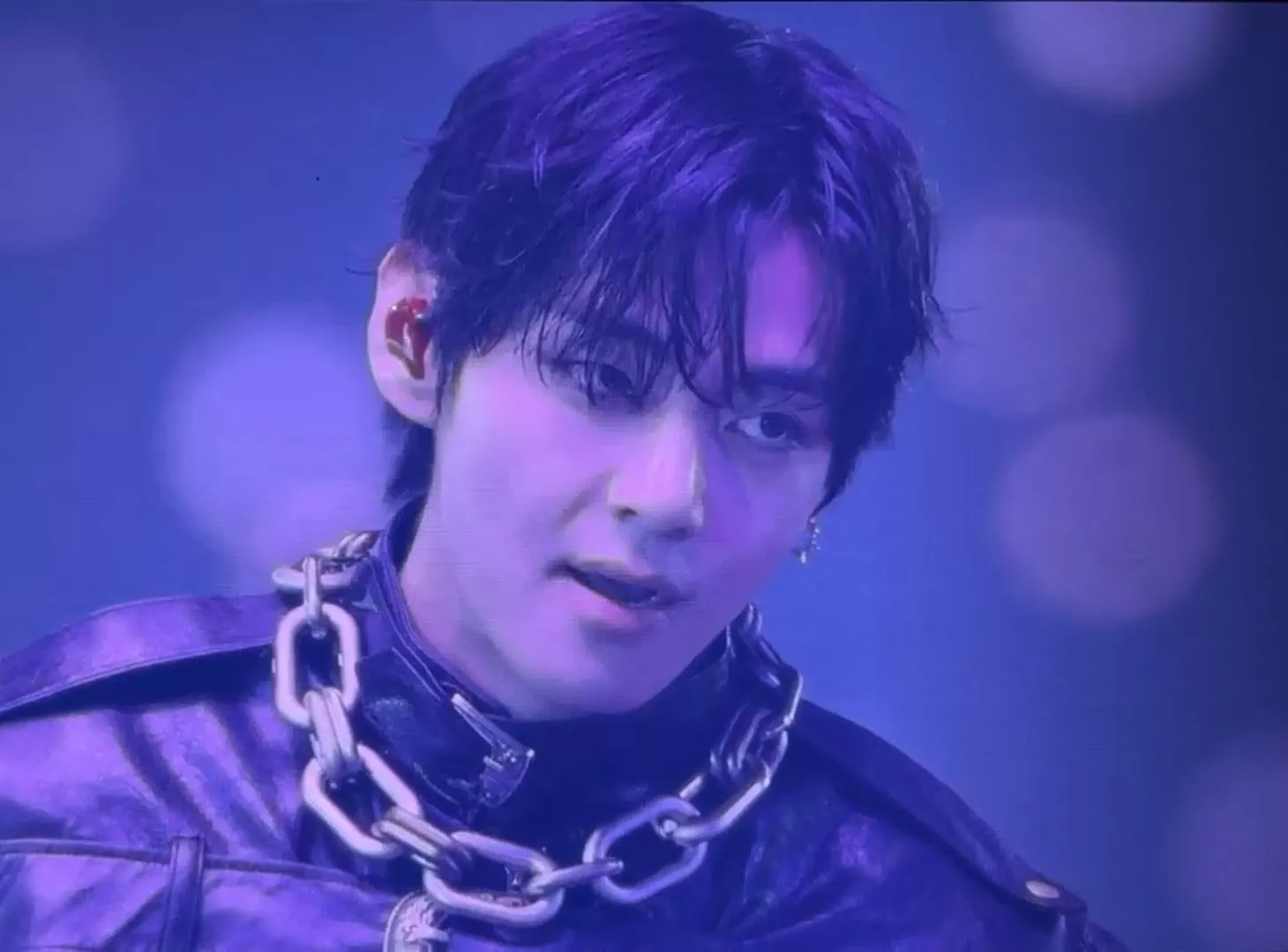 Foto aktivitas terbaru V (BTS)