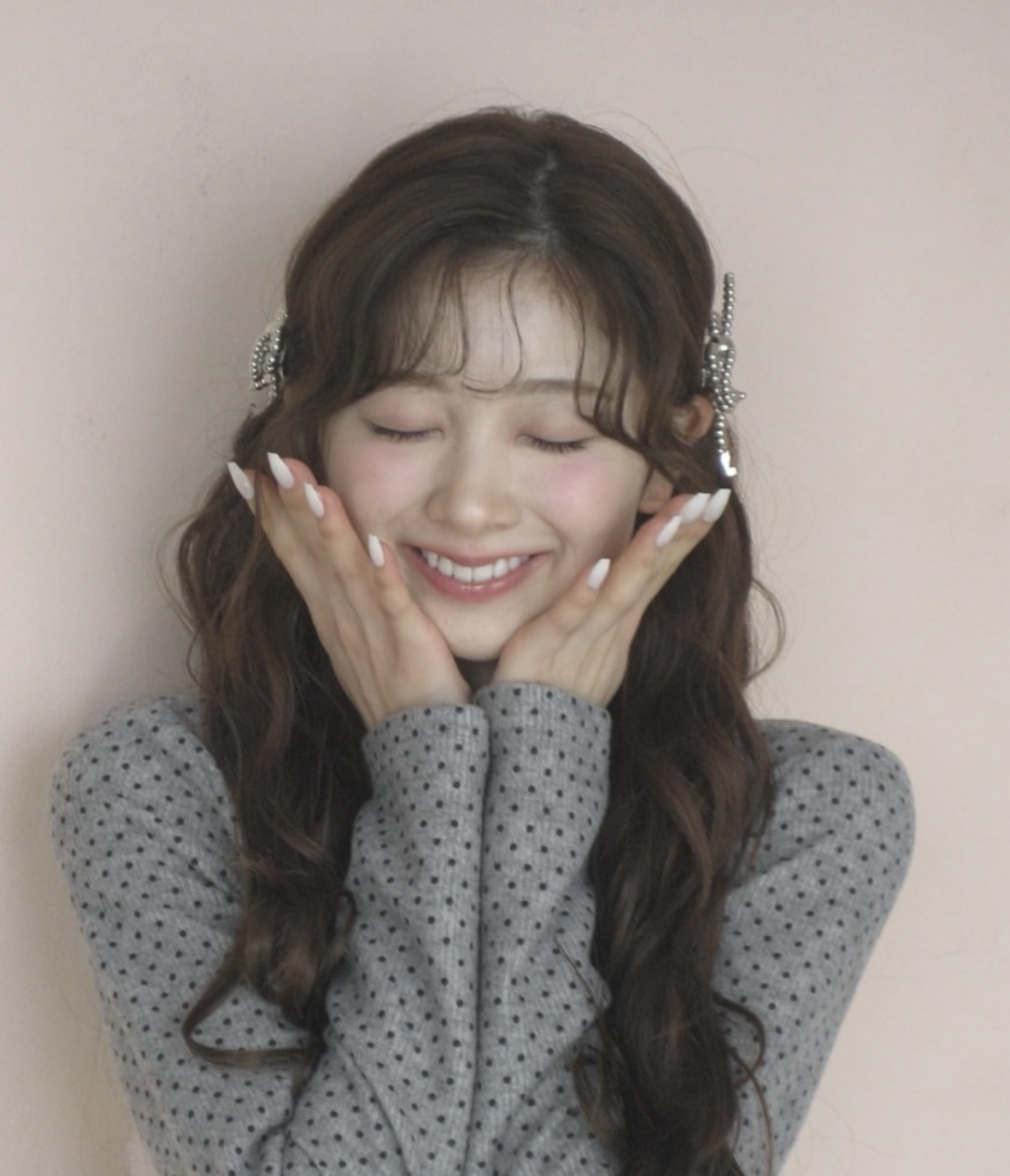 Latest photo of Miihi (NiziU)