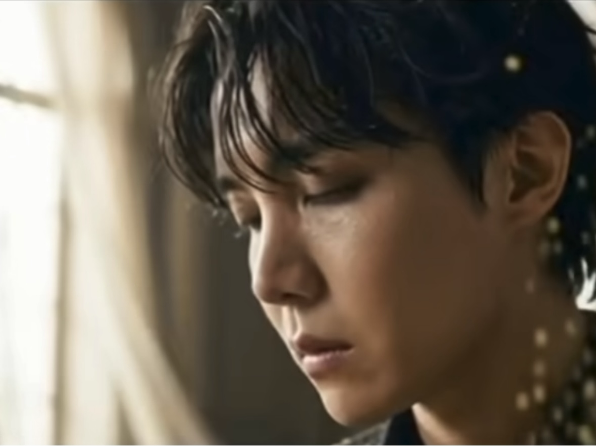 Momen yang diabadikan oleh penggemar j-hope (BTS)