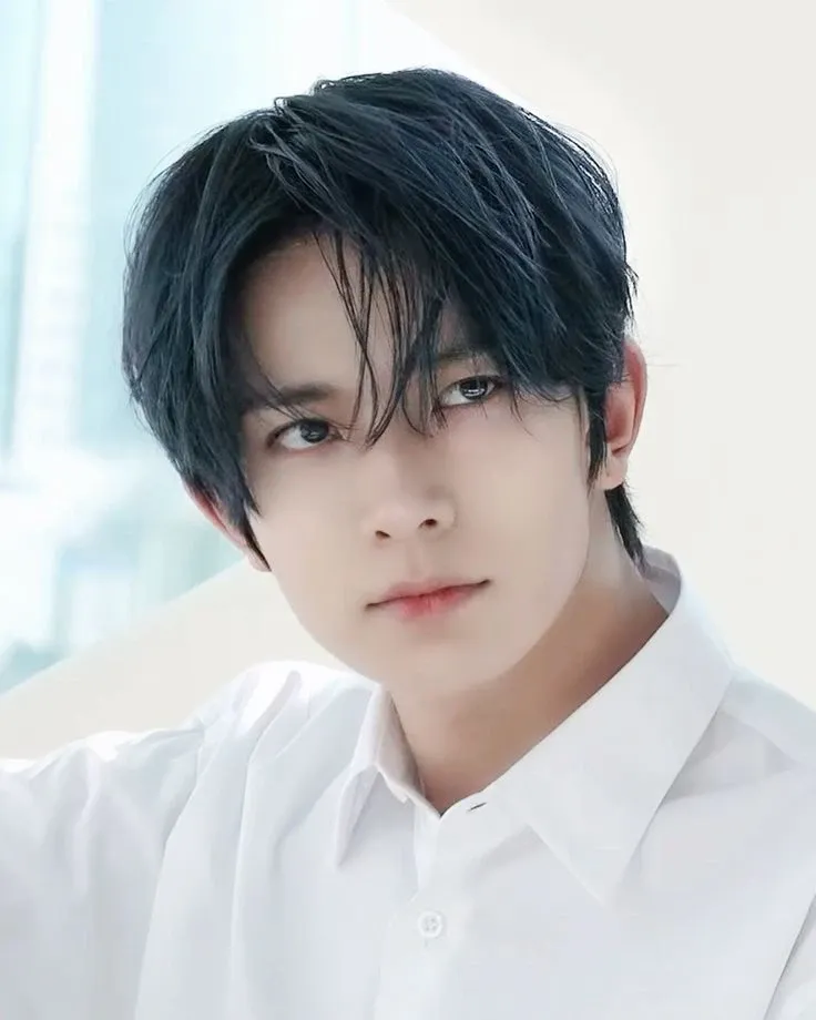 Latest photo of Heeseung