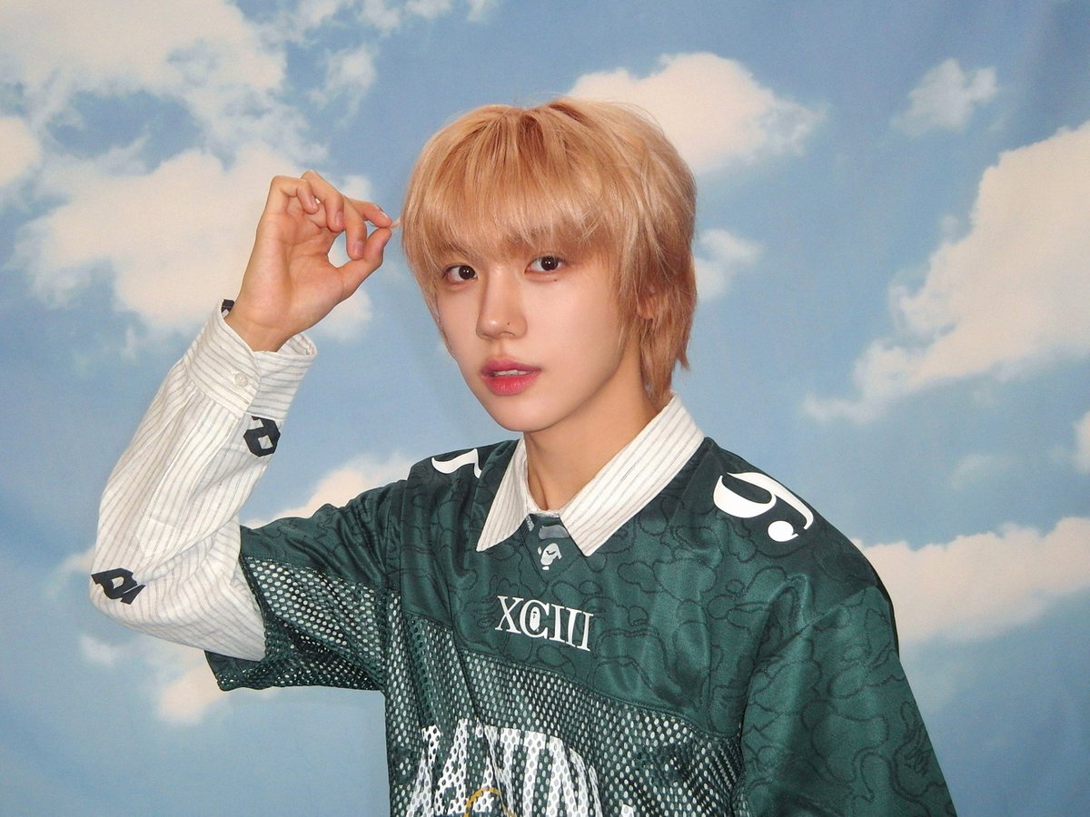 A moment captured by CRAVITY's fan