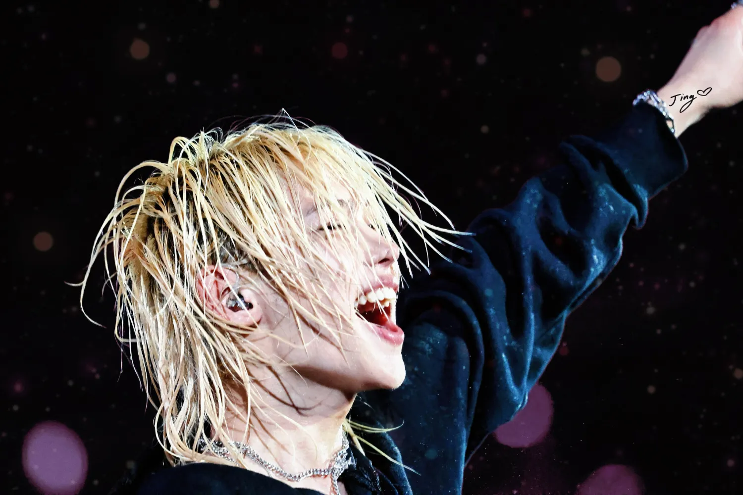 Recent activity shot of Felix (Stray Kids)