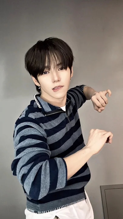 Latest photo of JL (AHOF)