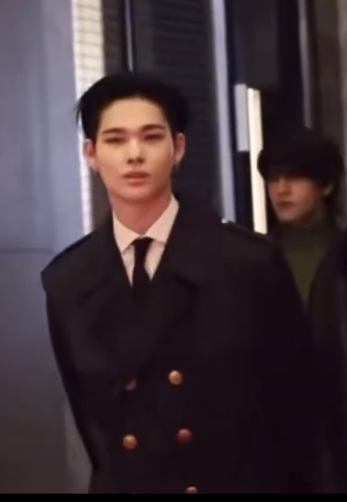 Foto aktivitas terbaru NI-KI (ENHYPEN)