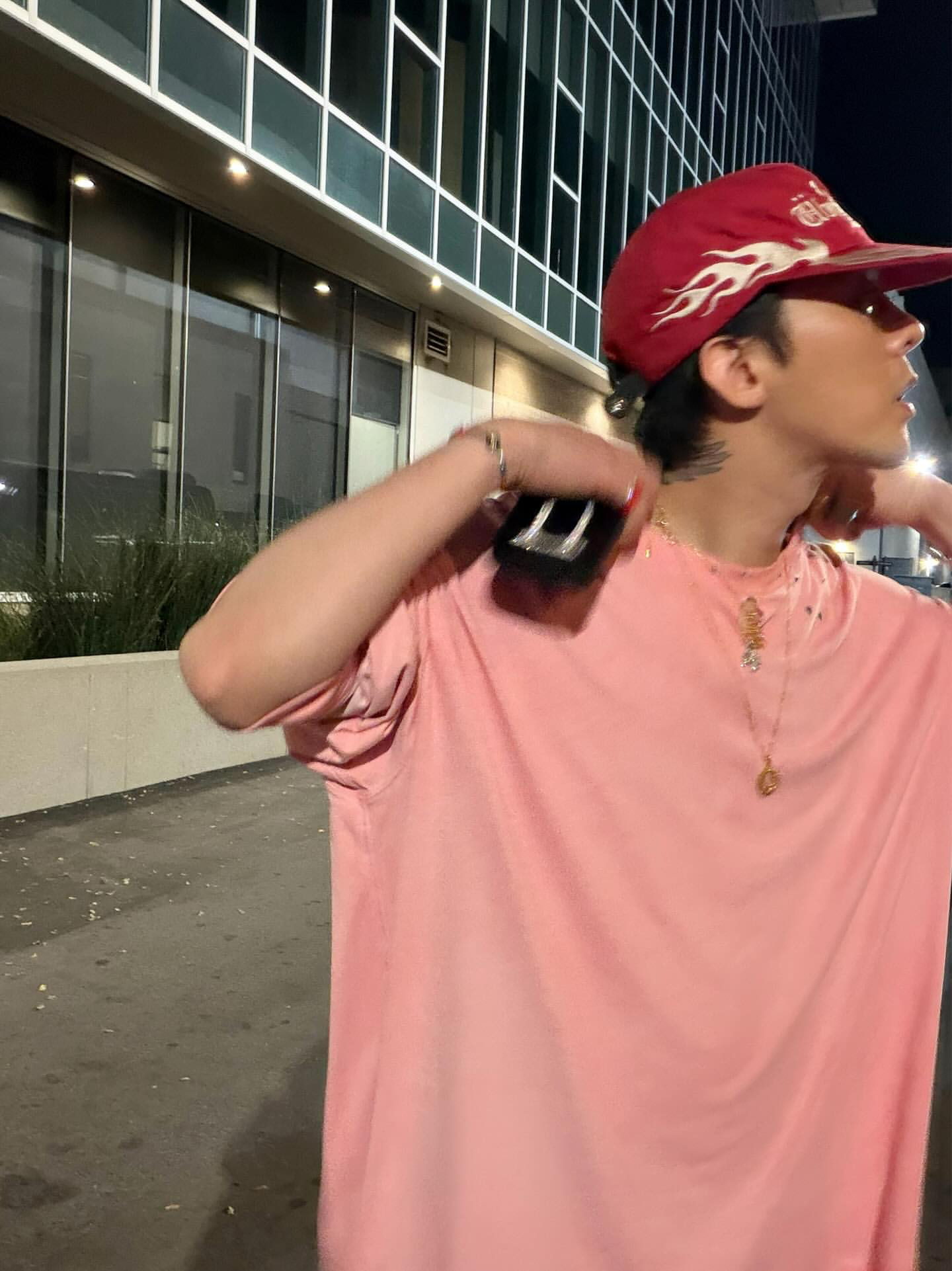 Foto aktivitas terbaru G-DRAGON (BIGBANG)