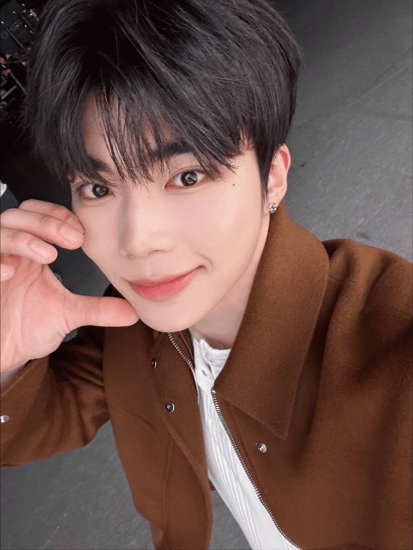 朴干旭 (ZEROBASEONE)的最新照片