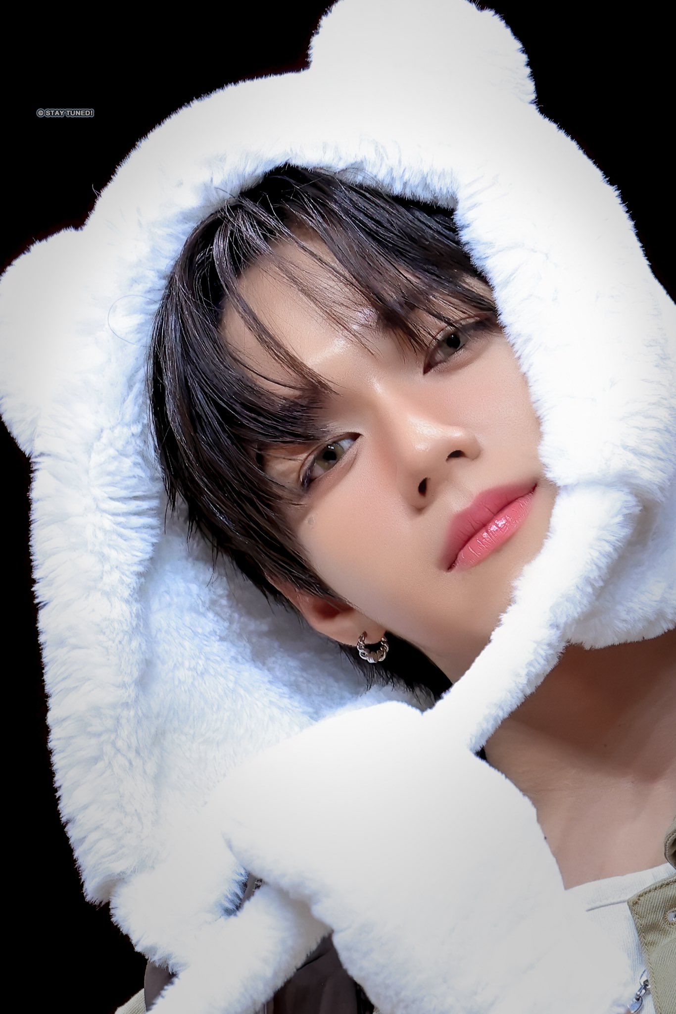 A moment captured by JL (AHOF)'s fan