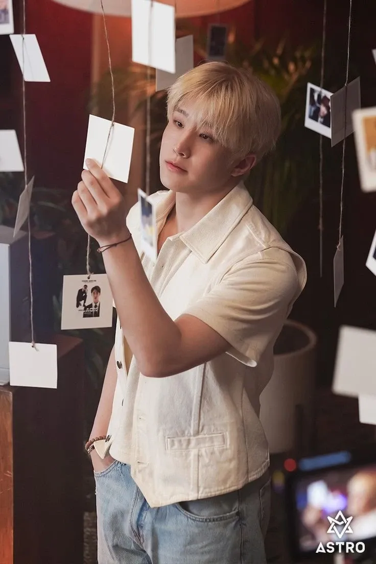 Latest photo of Jinjin (ASTRO)