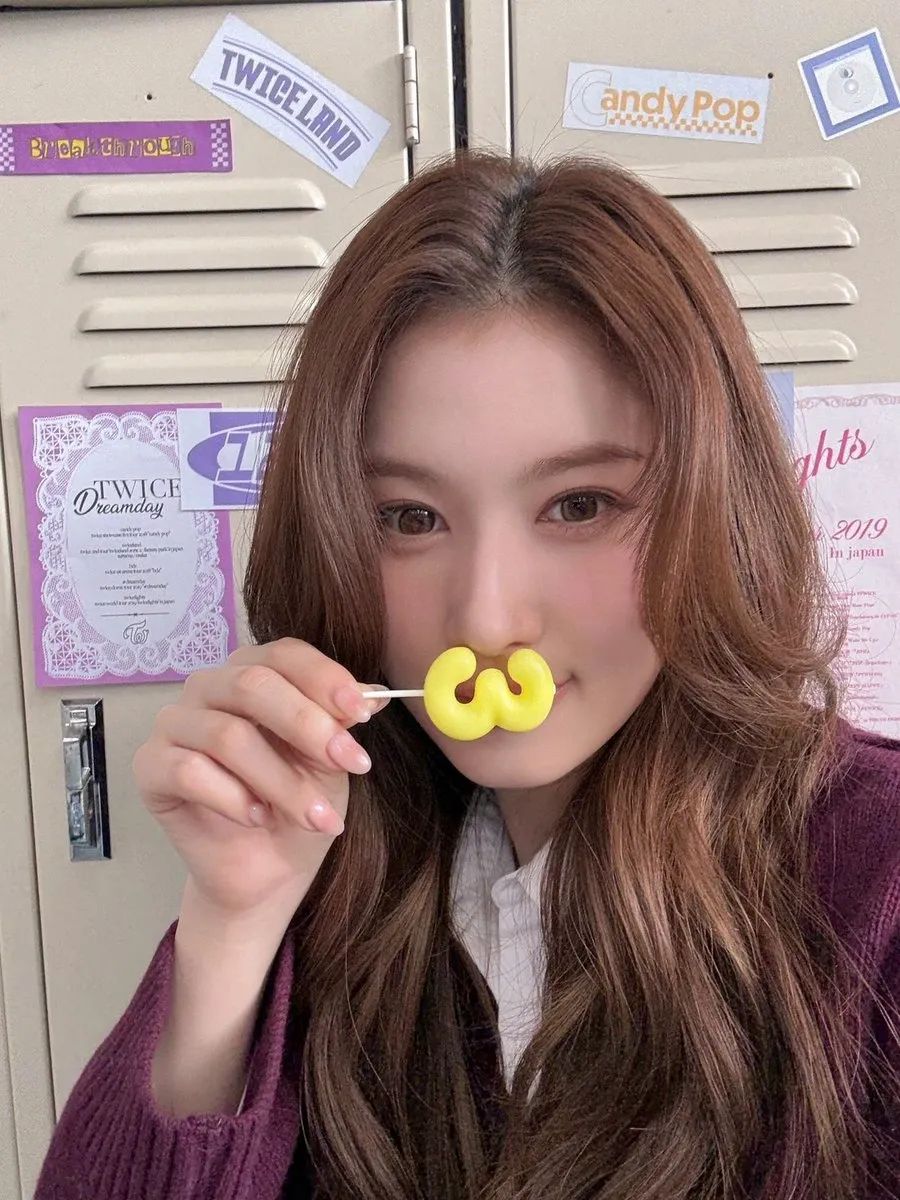 Sana (TWICE)的最新照片