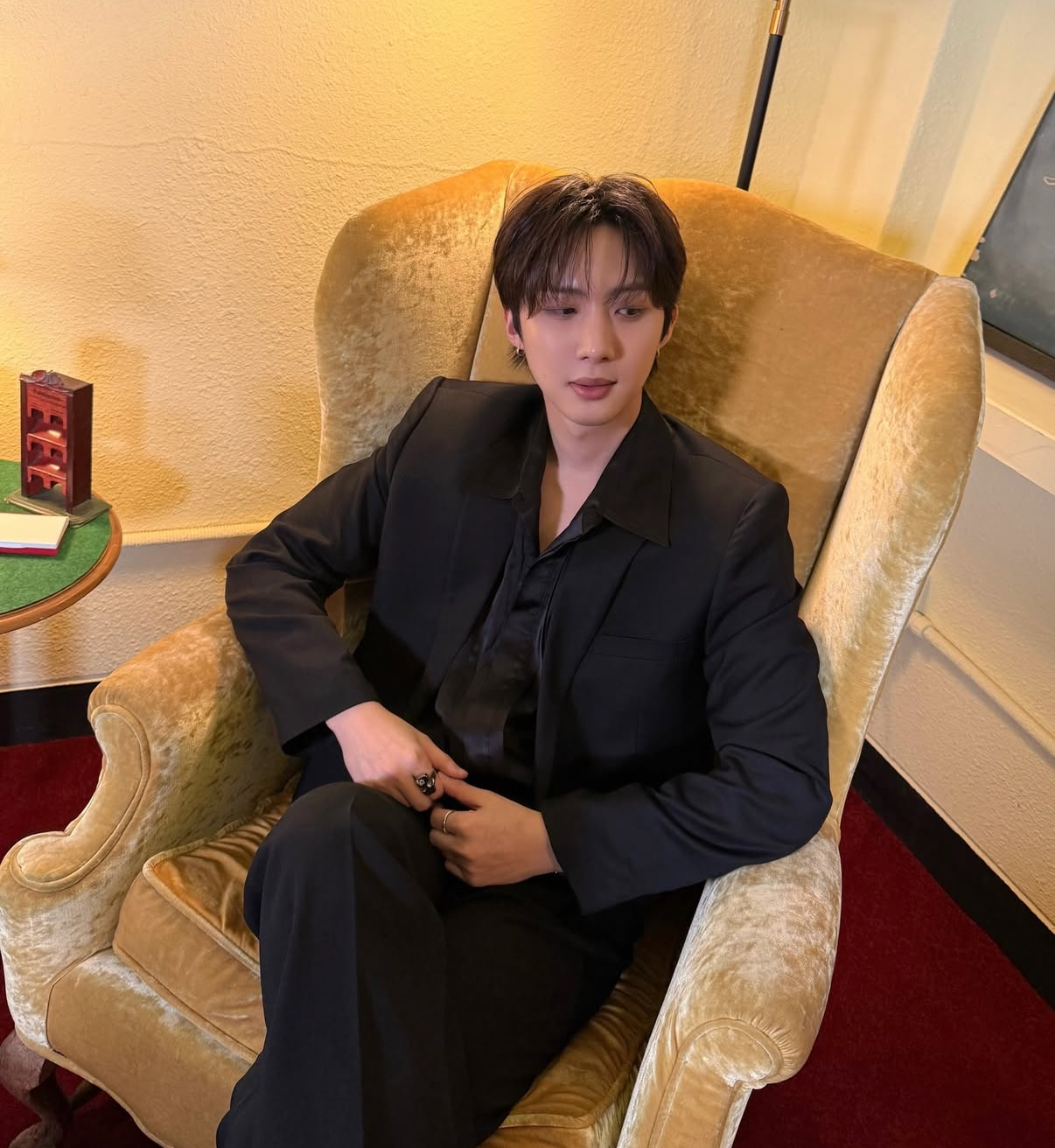 Behind-the-scenes cut of Hui (PENTAGON)