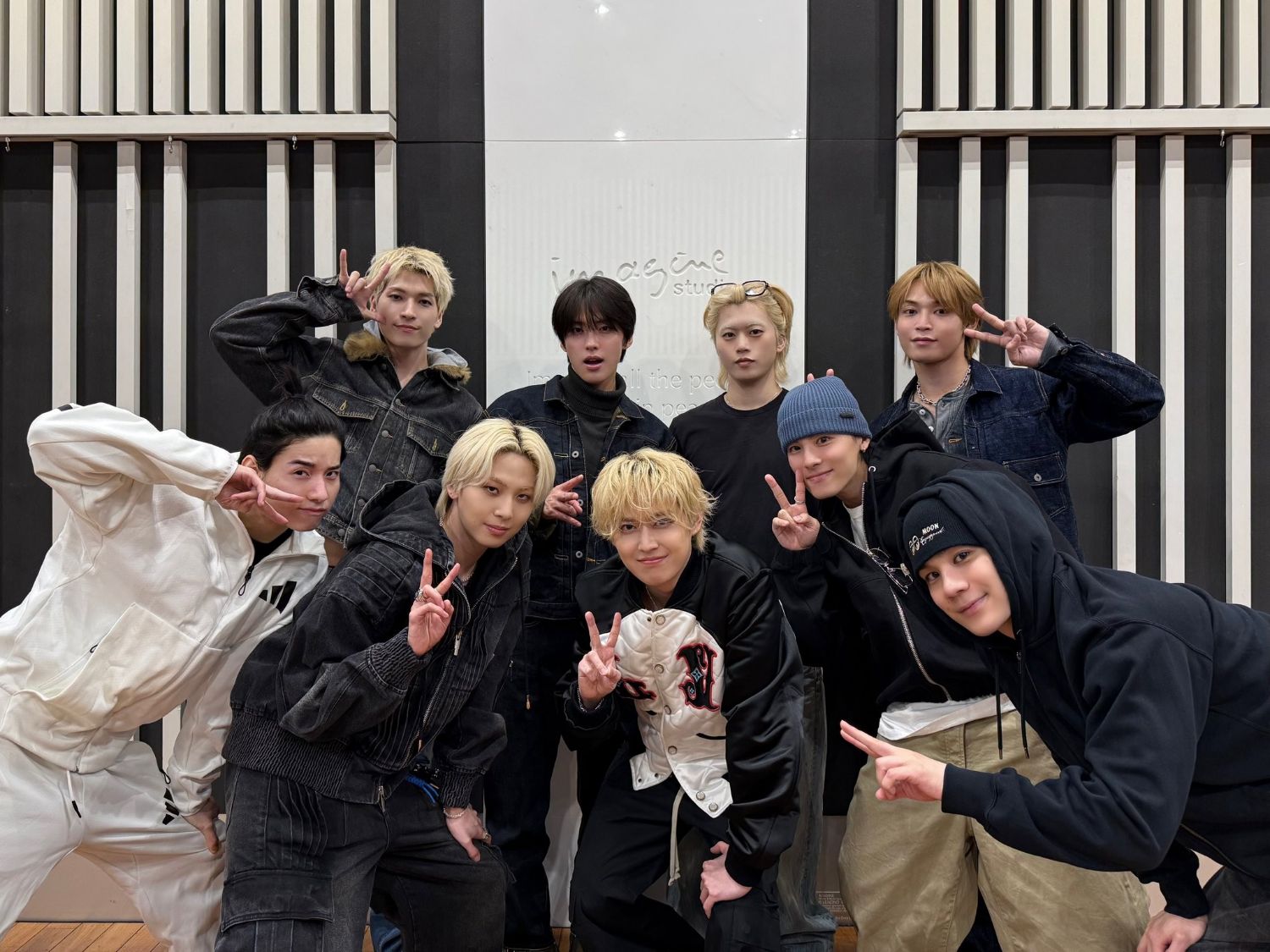 Behind-the-scenes cut of JO1