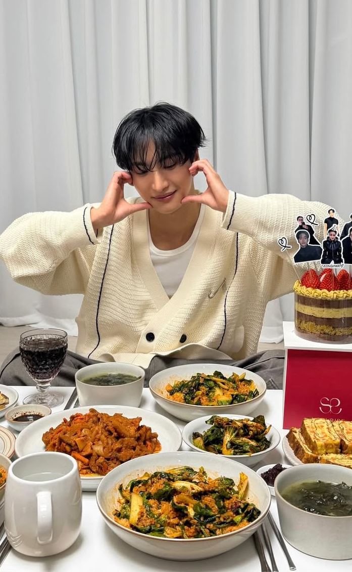 星和 (ATEEZ)的最新活动照片