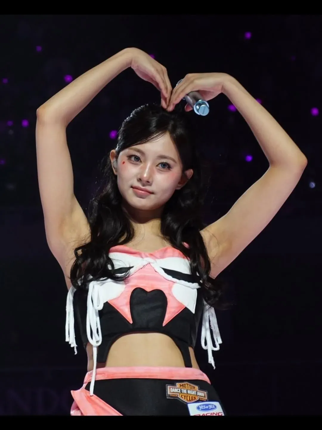 Momen yang diabadikan oleh penggemar Tzuyu (TWICE)