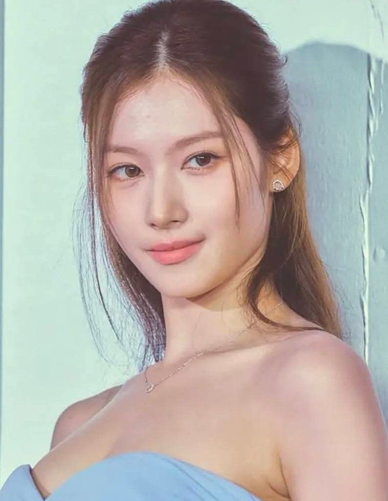 Sana (TWICE)的最新照片