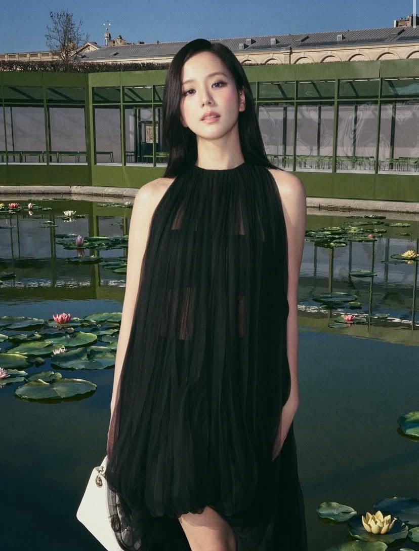 Foto aktivitas terbaru Jisoo (BLACKPINK)