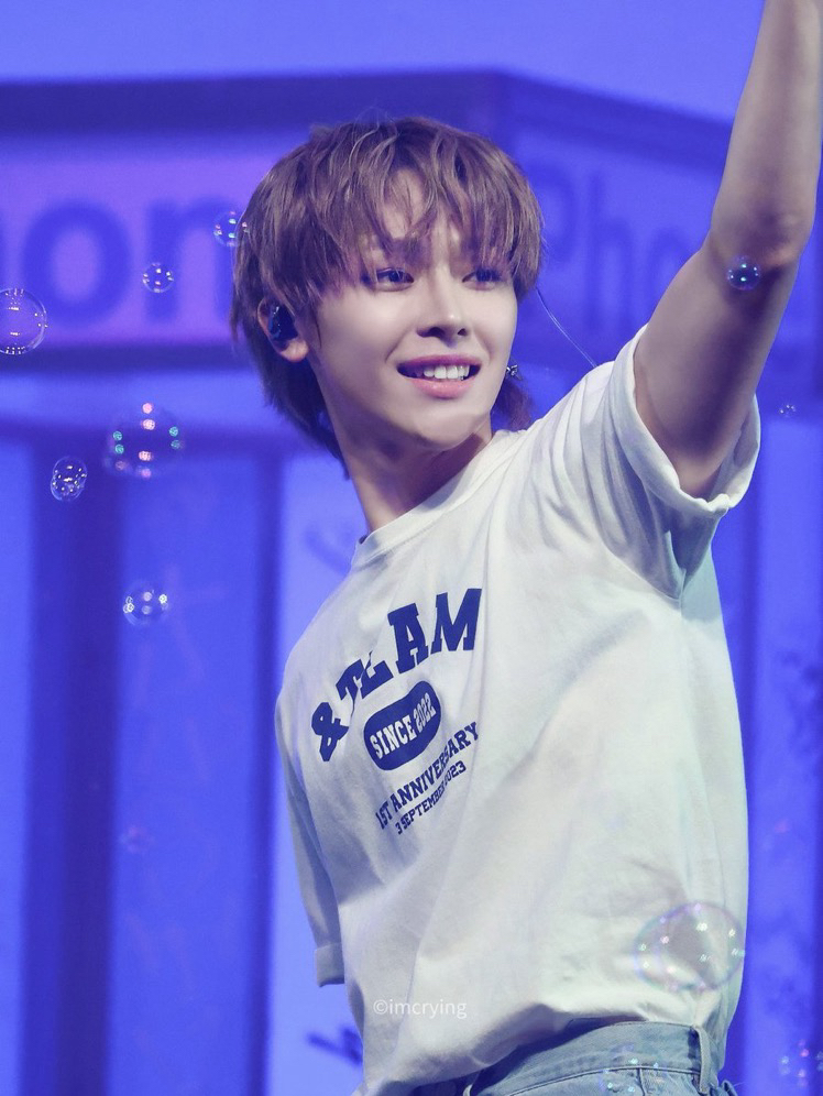 A moment captured by Nicholas (&TEAM)'s fan