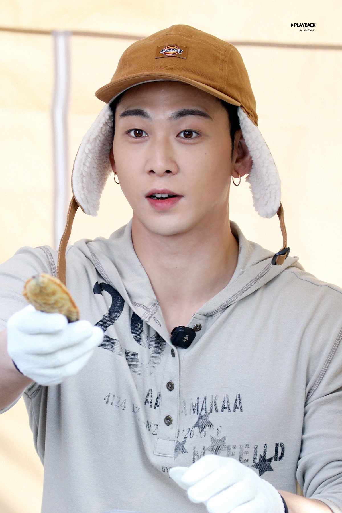 A moment captured by Baekho's fan