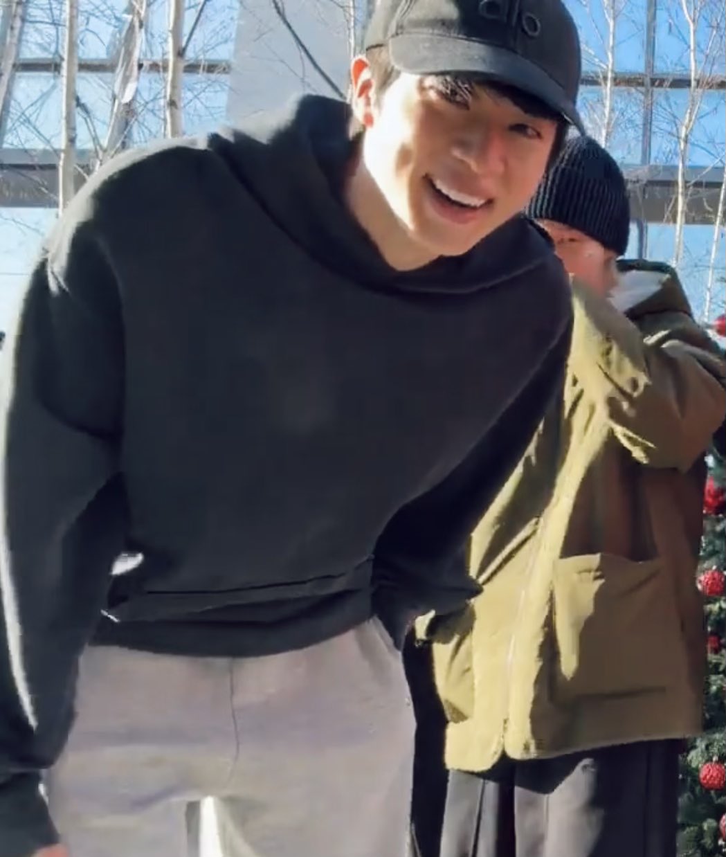 진 (방탄소년단)의 비하인드 컷