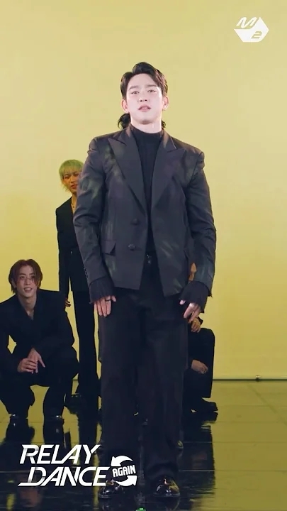 Today's most popular wallpaper in the Jinyoung (GOT7) community