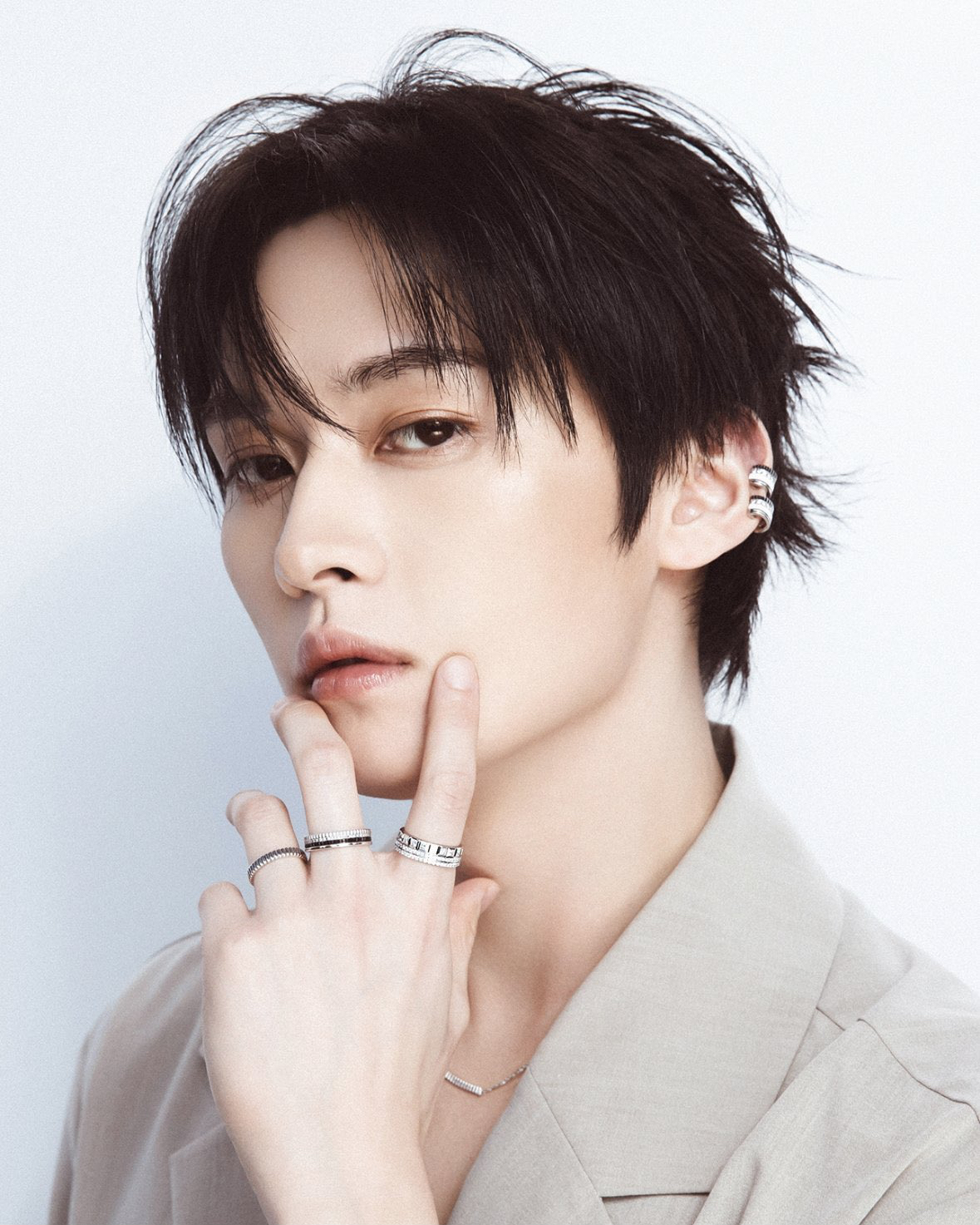 Latest photo of Lee Know (Stray Kids)